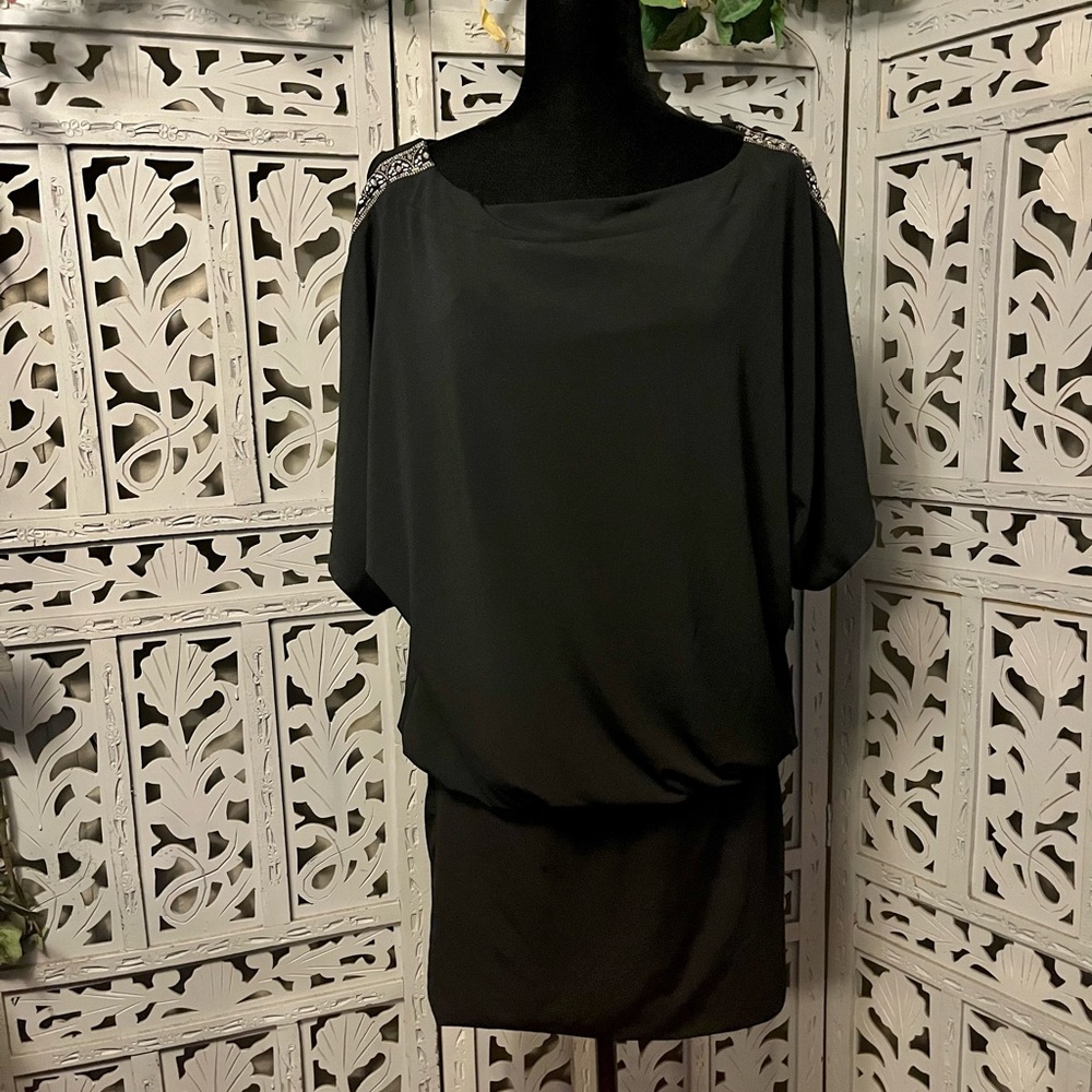 WHITE HOUSE BLACK MARKET BOLD BLACK WITH GEMS SHORT SLEEVES STRETCHY MIDI DRESS